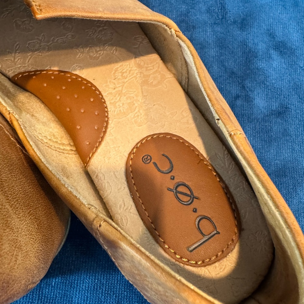 boc Women's Suree Leather slip on Loafers in a tan/cognac - Picture 7 of 8
